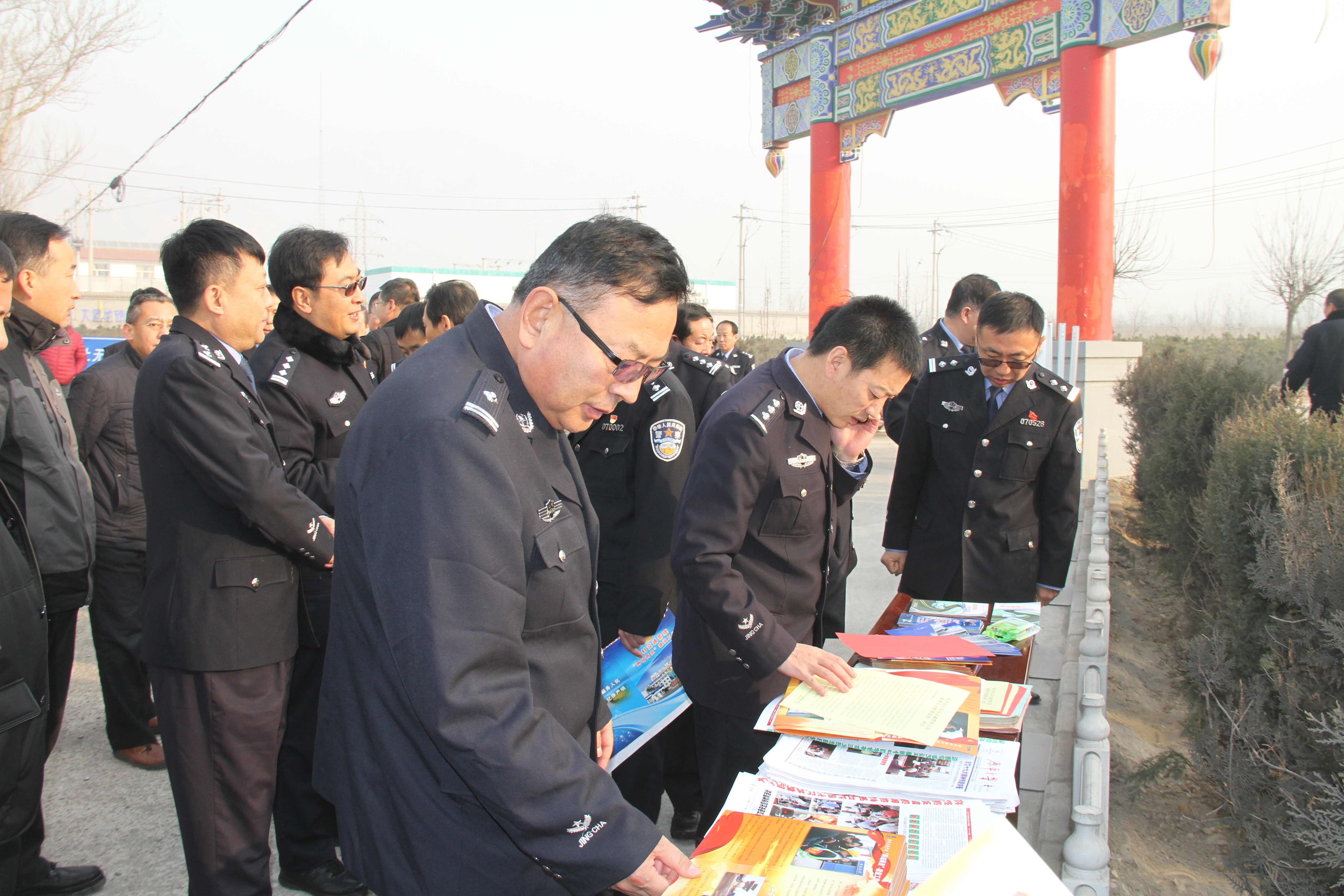 袁小波一行在原平市现场观摩指导"两站,两员"建设工作