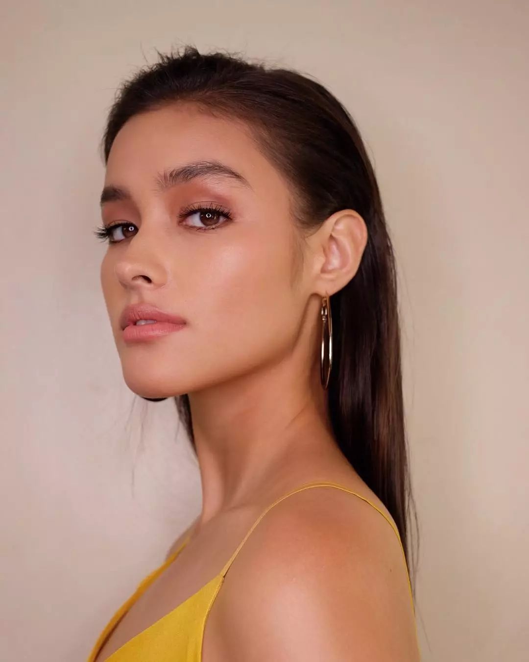 liza soberano#性感御姐型#私底下的姚爱寗穿搭也很有一套,擅长利用