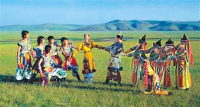 鄂温克族共有30875人(2010年),主要分布在内蒙古自治区的鄂温克族