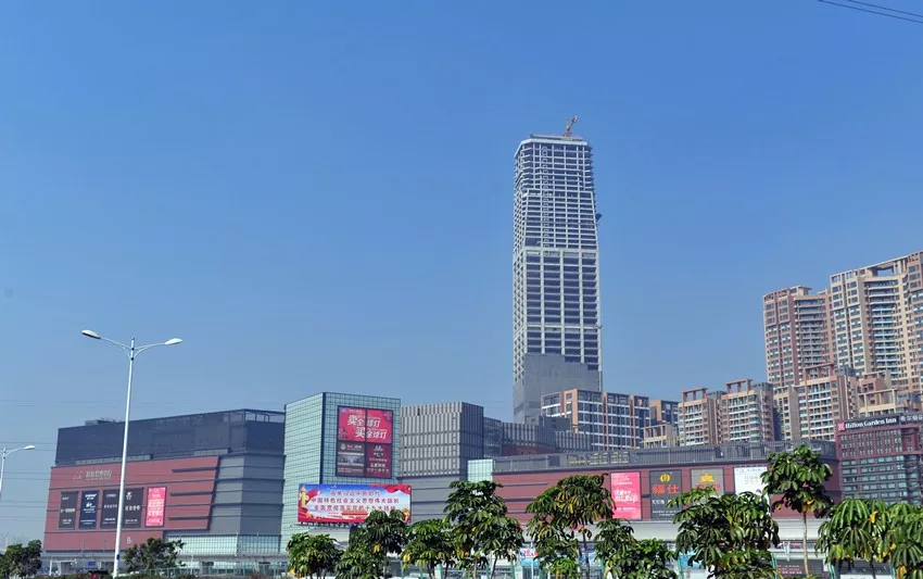 中山第一高楼诞生!61层,305米,比城区利和广场高出近百米