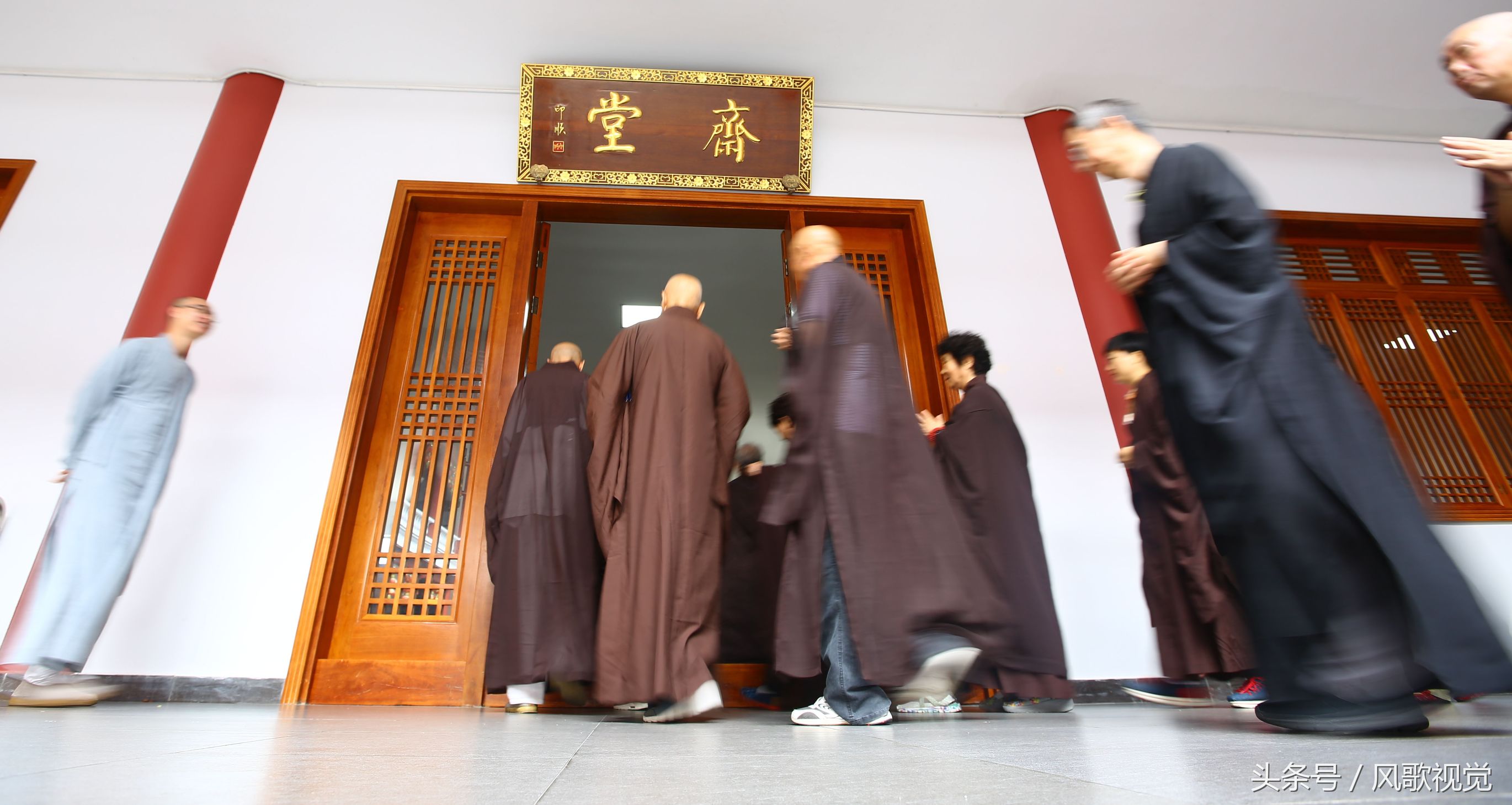 佛门吃斋过堂是怎样的仪式为何饭前饭后都要诵经看南山寺过堂