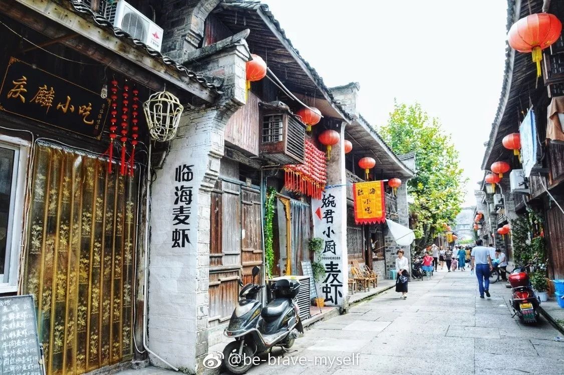 旅游 正文 用味觉记住一座城  紫阳街至今保留着明风清韵,是一条历史