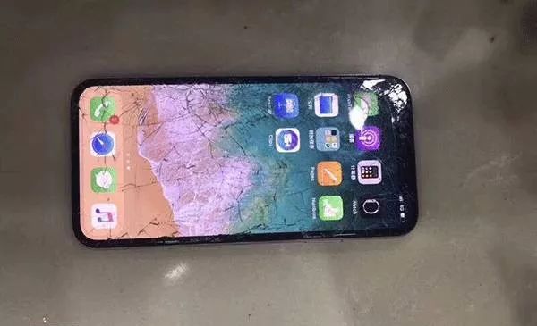 想想近万块的iphone x,摔了多心疼