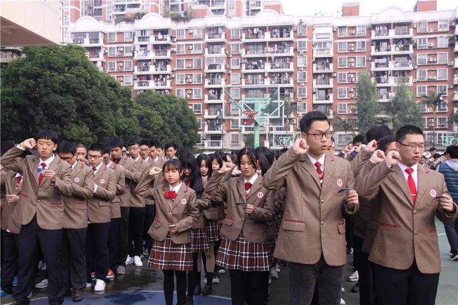 教育 正文  12月29日,福州二中高三年级全体学生在部分家长和老师的