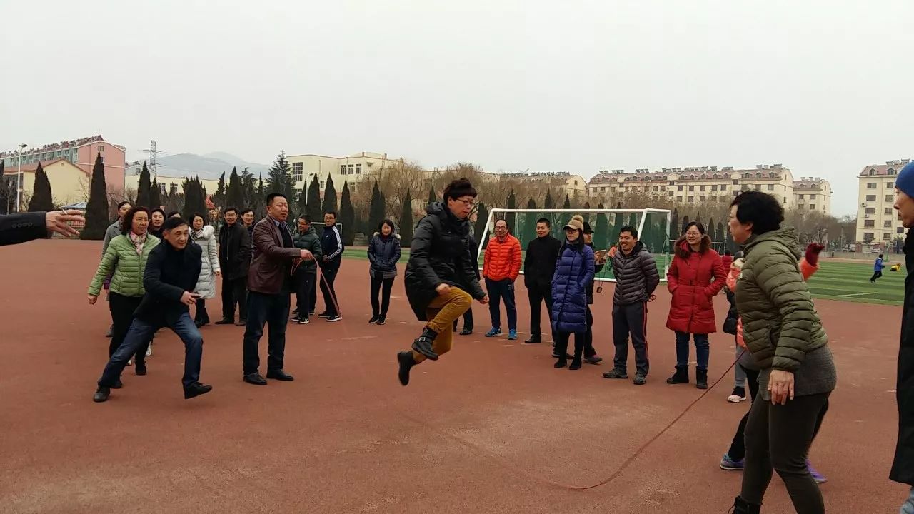 城阳二中师生隆重庆祝2018年元旦以昂扬的精神状态迎接新时代的到来