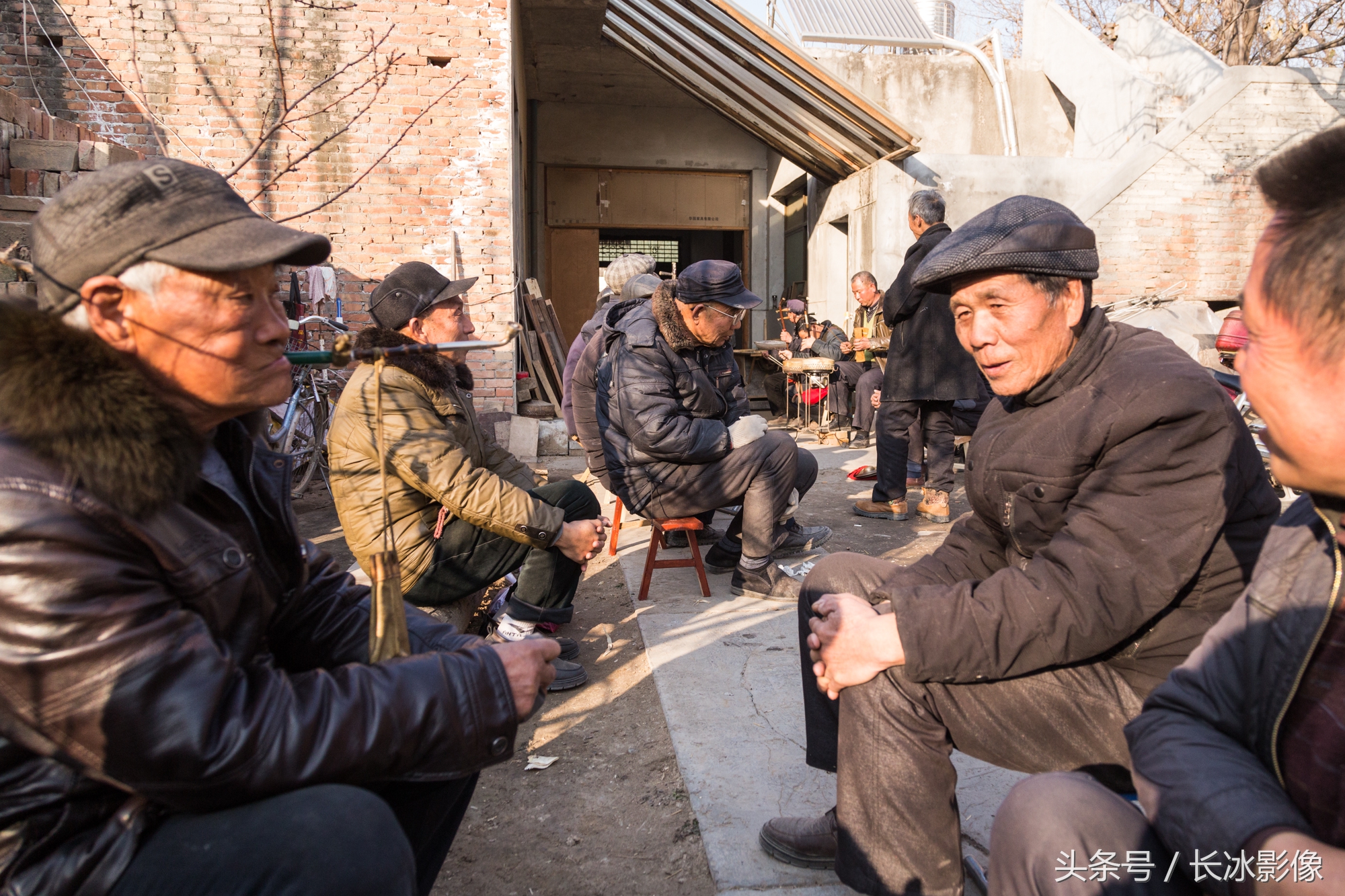 周围20里老戏迷聚在小院里吼秦腔农村老人的生活也精彩
