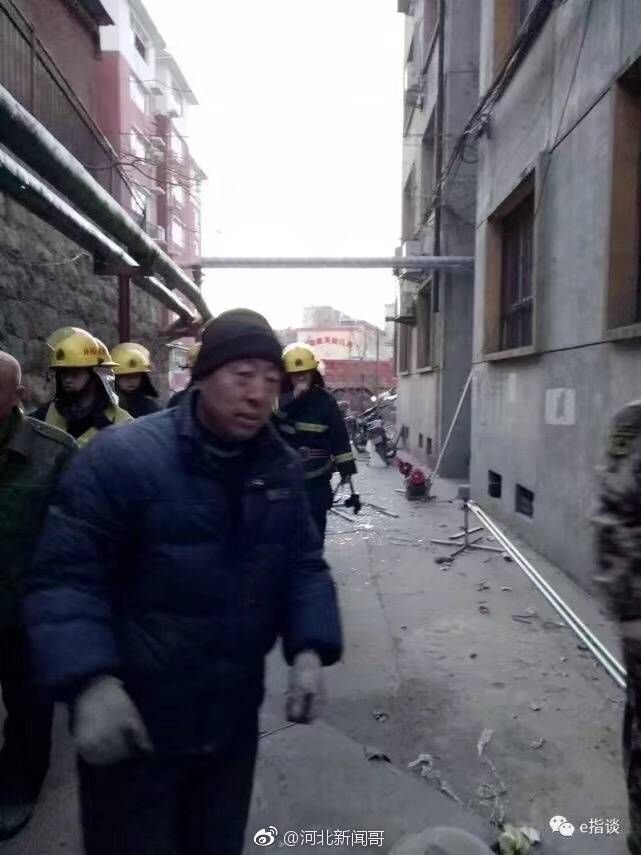 石家庄一小区突发火灾 伴随爆炸如地震