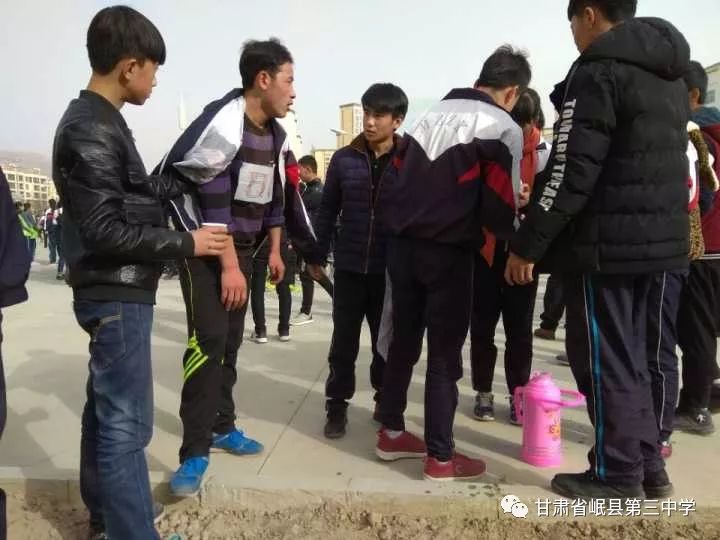 "奔跑吧!青春—岷县第三中学举行迎元旦冬季长跑比赛活动