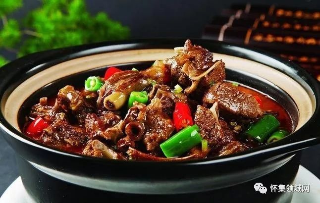 07 乡 下 狗 肉 煲 优惠套餐价格:35元/斤 正所谓"狗肉滚三滚,神仙站