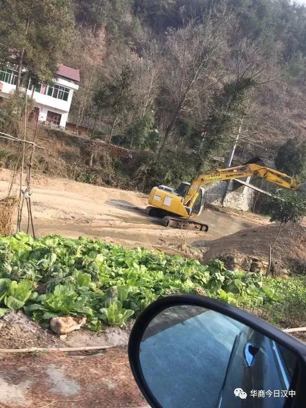 牛 哥 说 事 汉中洋县磨子桥镇洛家村的河道有人采砂出售,承包河道的