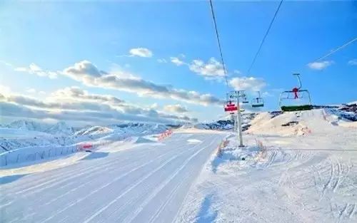 换乘雪场专线区间车直达滑雪场交通:(自驾)乌鲁木齐市-水西沟镇-平