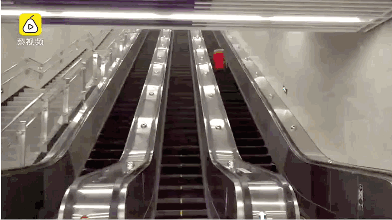 体验中国最深地铁:地下31层,坐电梯5分钟