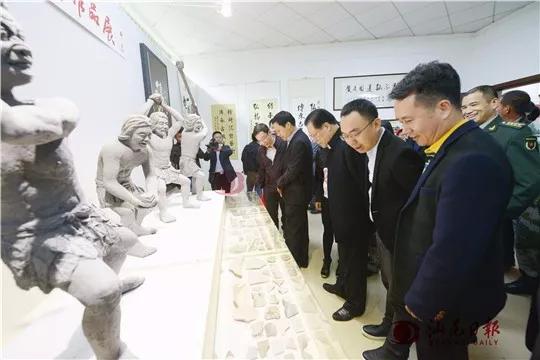 周仲富师徒举办艺术作品展 显示捷胜泥塑新成就