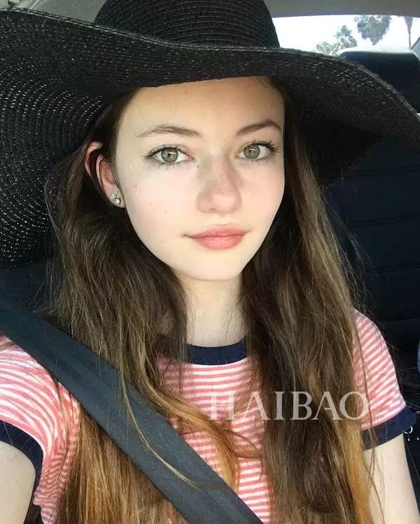 时尚 正文  别看有女神颜,私下的麦肯基·弗依 (mackenzie foy) 其实