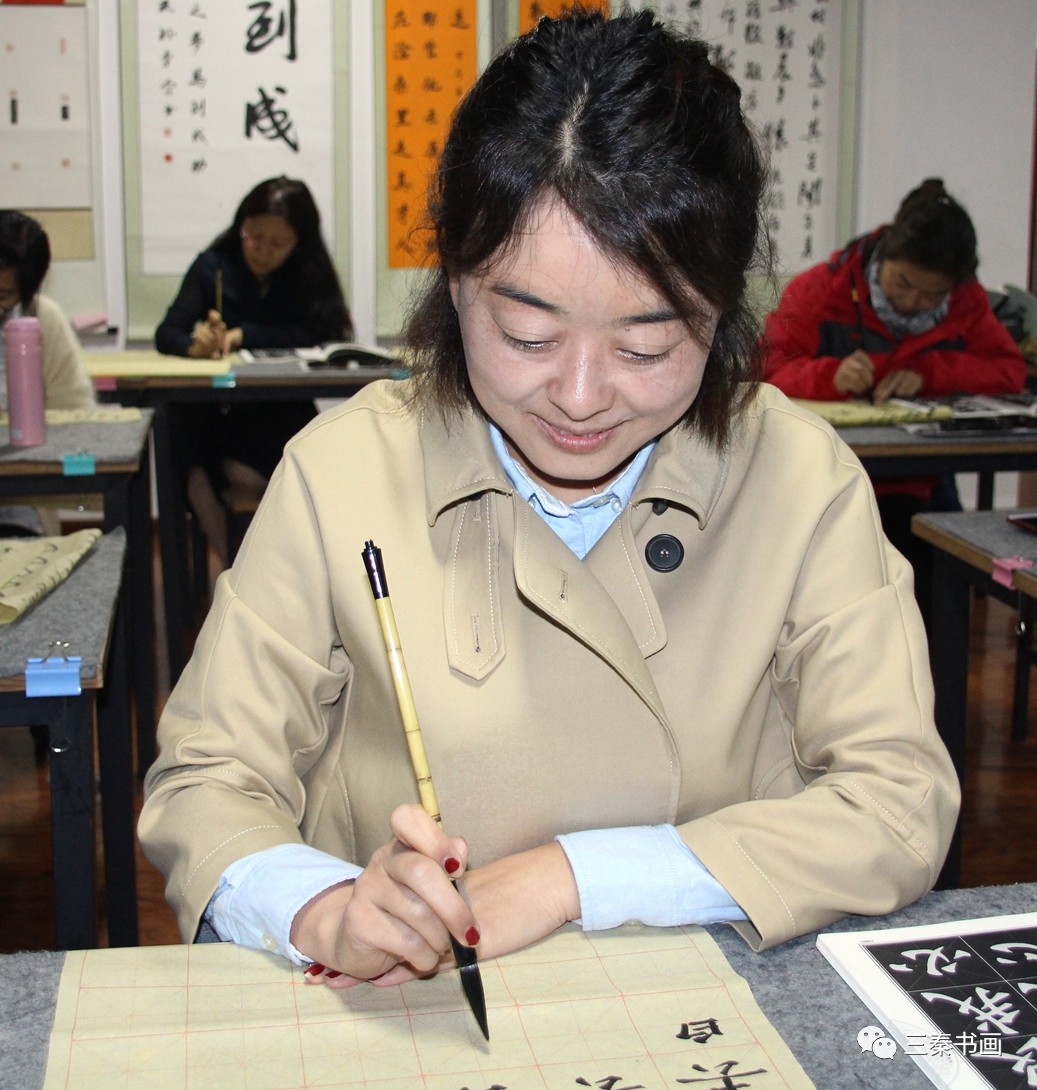 【三秦文学】乔连彬 做一个娴雅的书香女子(诗歌)