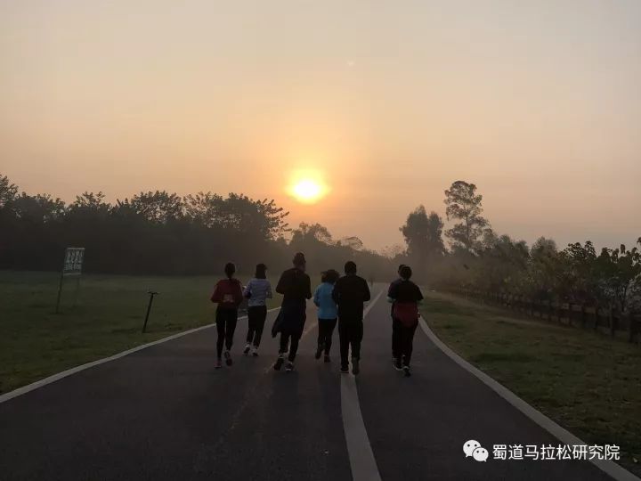 第一届青龙湖众筹马拉松明天早上八点半