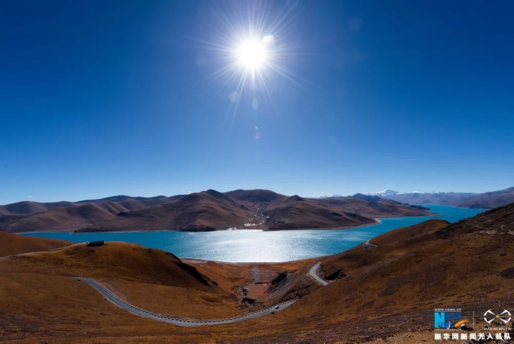 羊湖全景.新华网 旦增尼玛曲珠摄