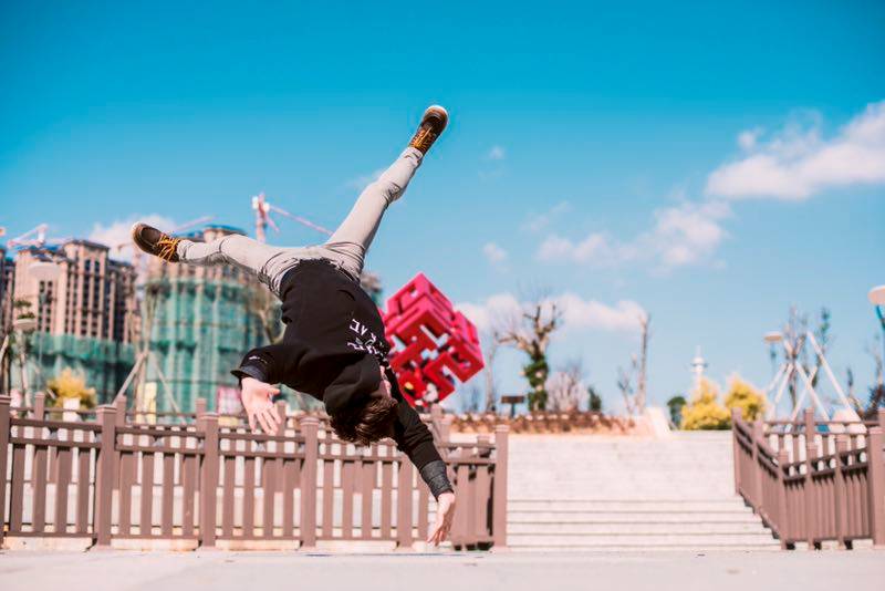 bboy汇集十林君用freeze迎街舞元年街舞照片墙