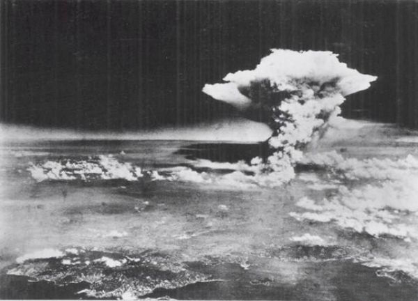 1945年8月6日,美军在广岛投下这颗原子弹"小男孩"