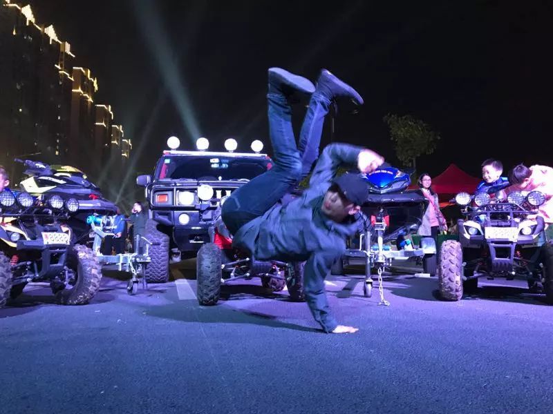 bboy汇集十林君用freeze迎街舞元年街舞照片墙