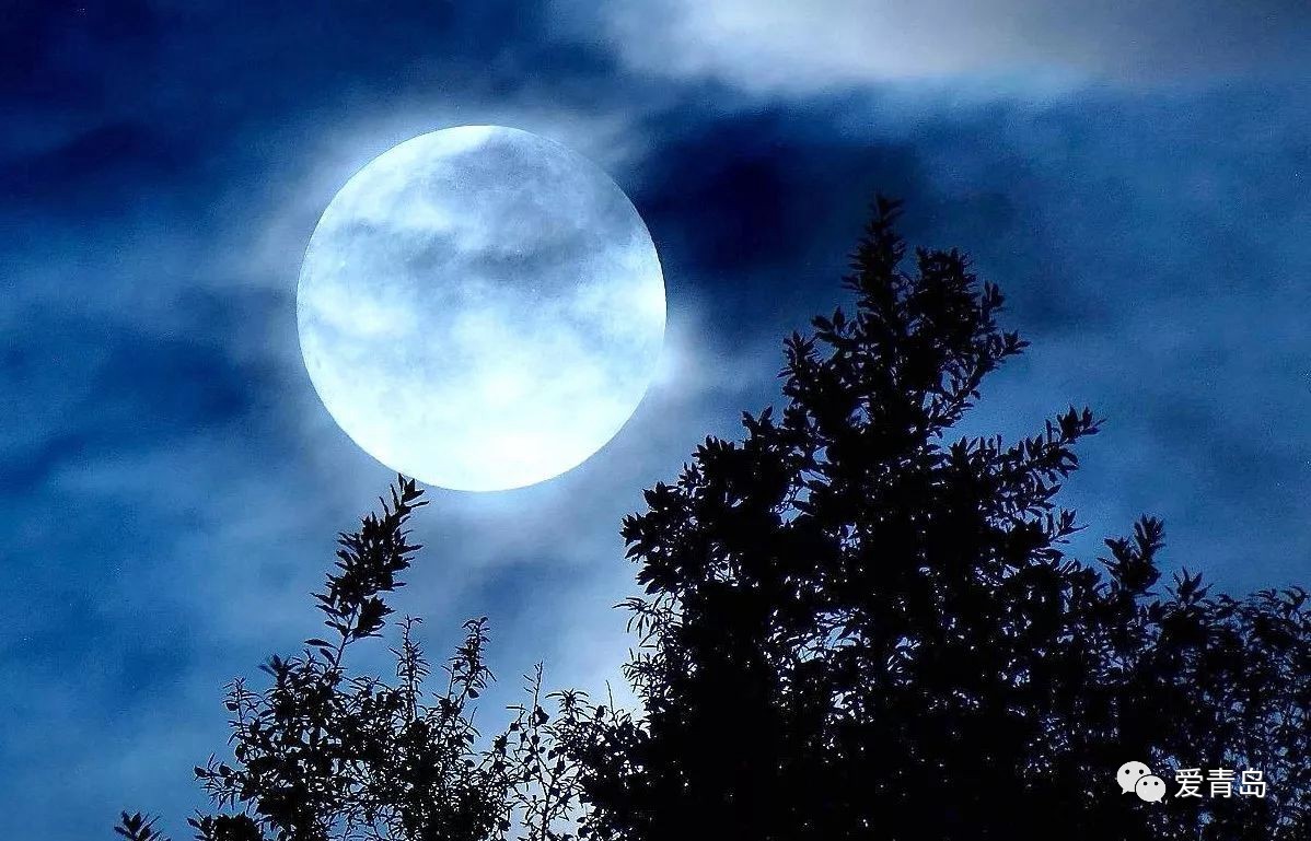 1月1日或1月2日晚间,尤其是子夜时分,那时月亮最为美丽.