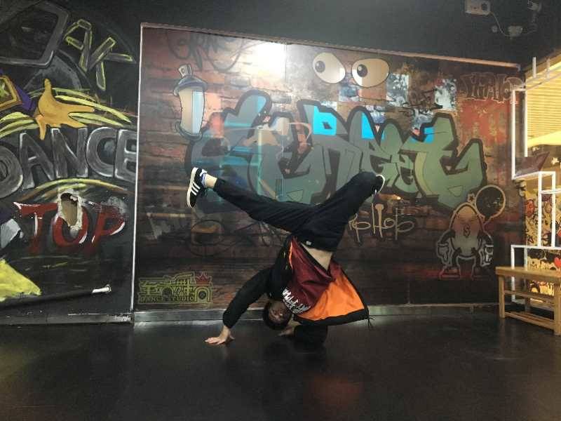 bboy汇集十林君用freeze迎街舞元年街舞照片墙