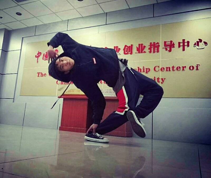 bboy汇集十林君用freeze迎街舞元年街舞照片墙