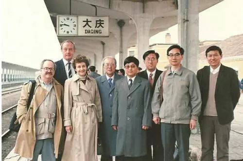 1986年,时任中日友好医院内分泌科主任的潘孝仁教授与我国著名心脏病