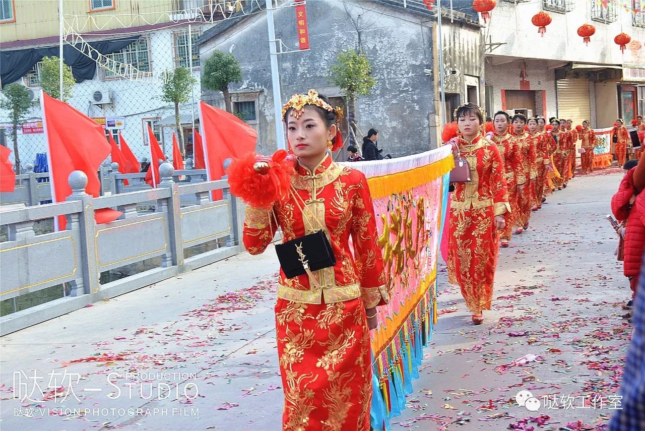 美女如云潮南峡山华桥乡老爷换袍庆典民俗文化