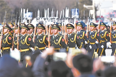 解放军仪仗队和军乐团首次执行天安门广场升国旗任务掠影