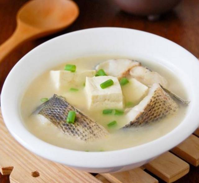炖鱼汤总有一股土腥味?只需这一招,腥味轻松去除!