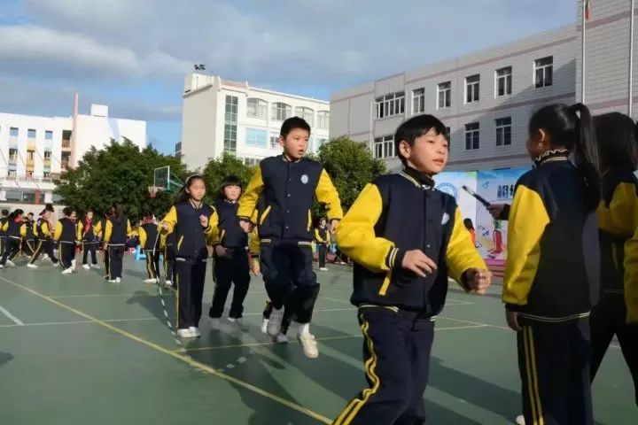 1月2日节目预告:玉屏中心小学首届绳韵嘉年华 七彩童年—庄筱涵