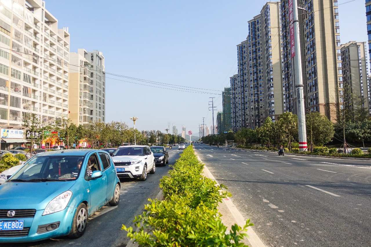 漳州市区漳华东路大变身 部分路段小车可通行