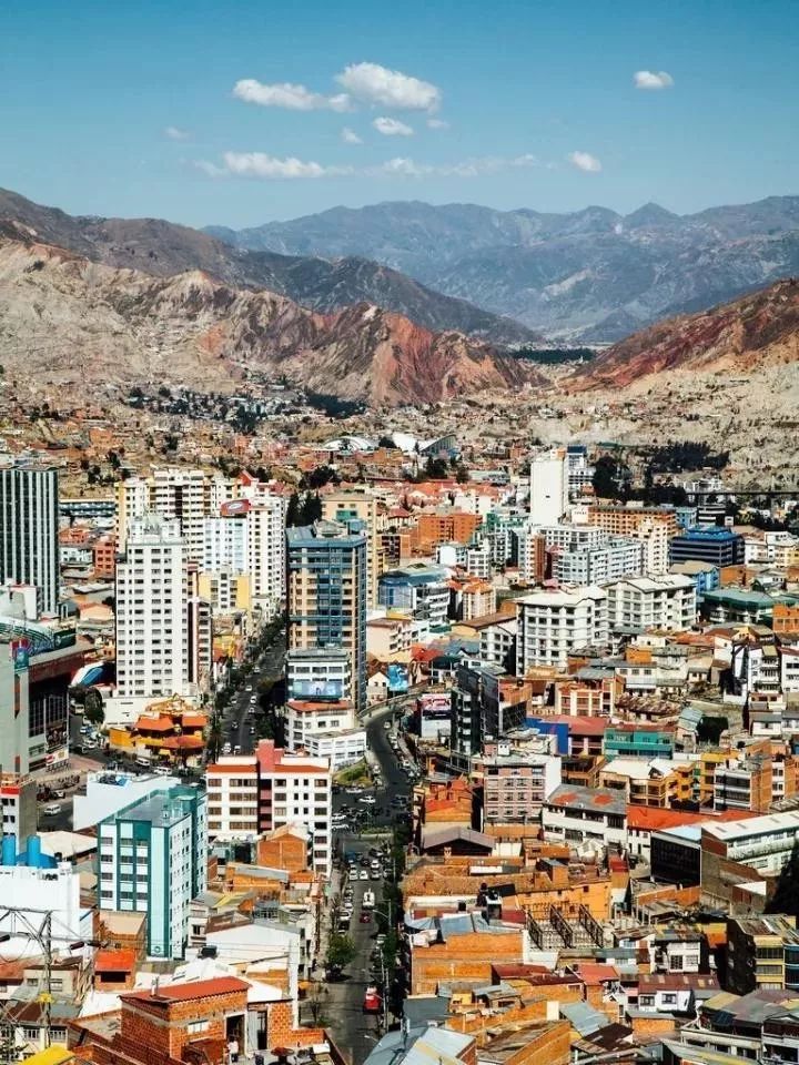 海拔3600米的拉巴斯,是世界上海拔最高的首都.