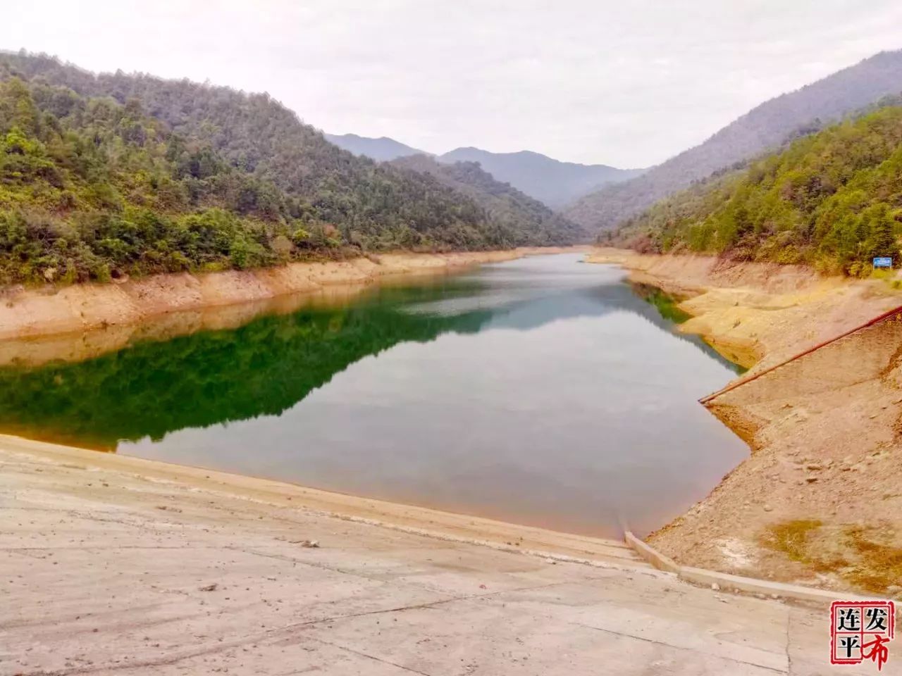 受干旱天气的影响,连平久旱无雨,境内河流径流量减小,鹤湖水库储水量