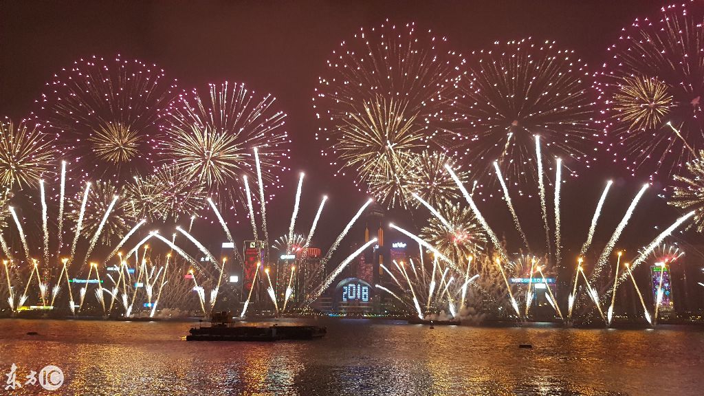 香港:维港烟花汇,璀璨迎新岁