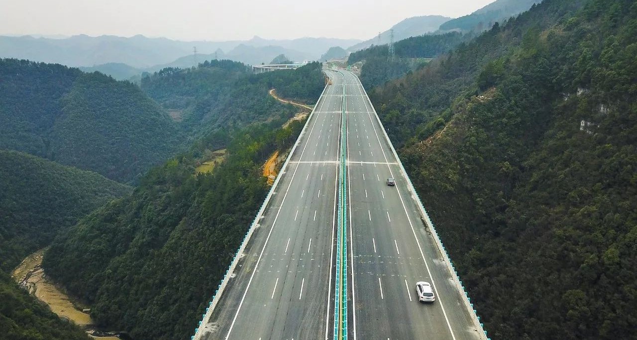 根据贵州省近日批复,同意遵义青山至贵阳羊昌高速公路有关部门
