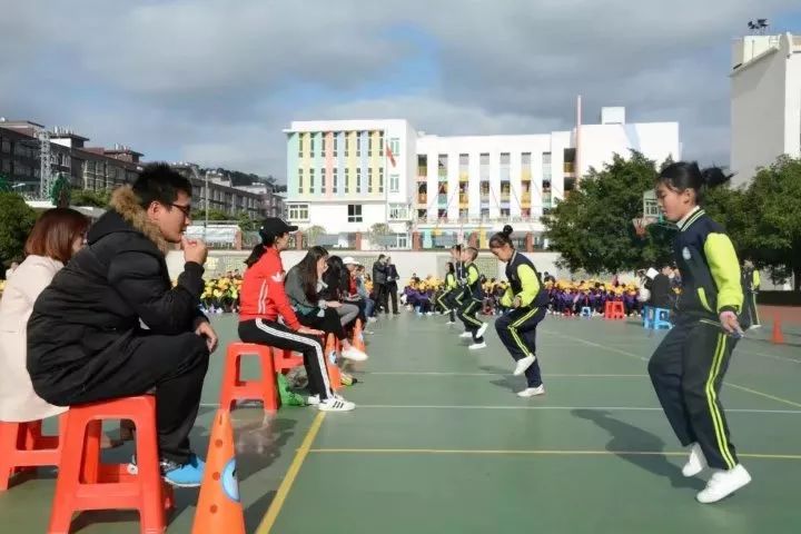 1月2日节目预告:玉屏中心小学首届绳韵嘉年华 七彩童年—庄筱涵