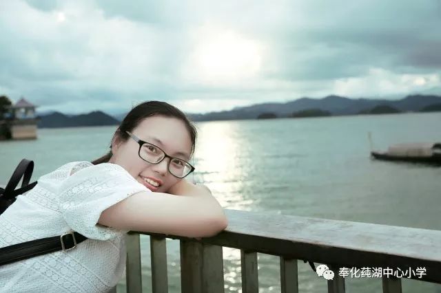 竺巧娜:著名女排运动员,有"东海闪电胡佳盈:新时期少先队队课研究者.