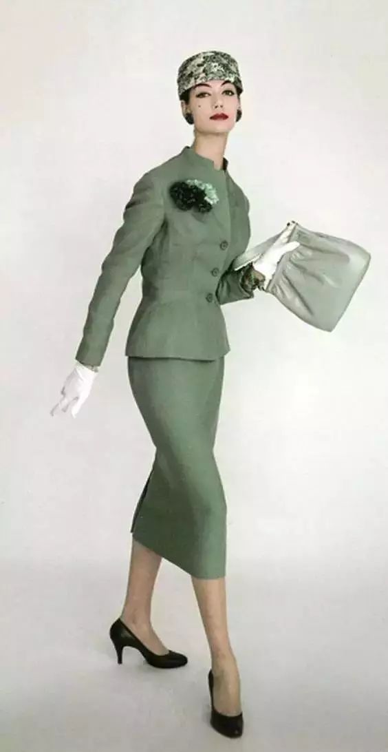 dovima in christian dior cocktail dress, 1951