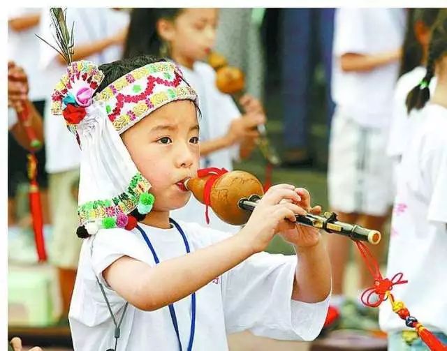 文化 正文 又称"葫芦箫",是云南少数民族乐器,葫芦丝发源于德宏傣族