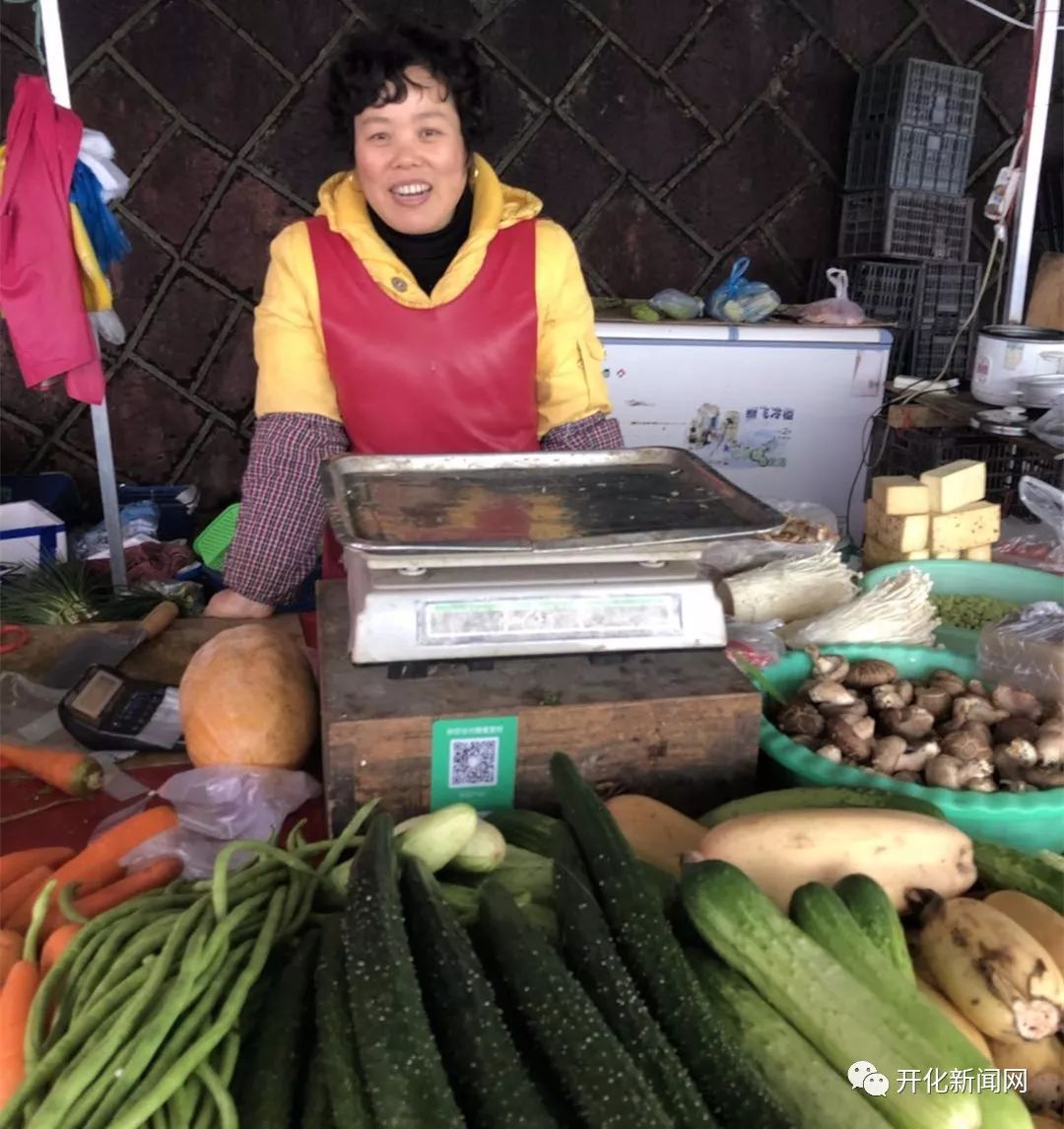 开化阿姨买菜不带钱包,老板居然欣然接受