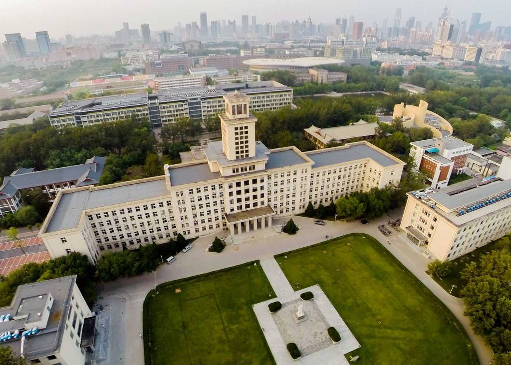 南开大学现为"一校三区"形式,即"西有八里台校区,中有津南校区,东有