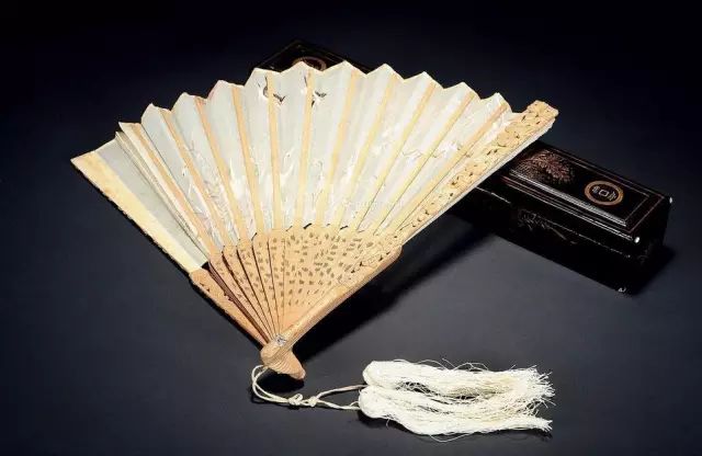 【谈艺】中国传统折扇的文化趣味之美