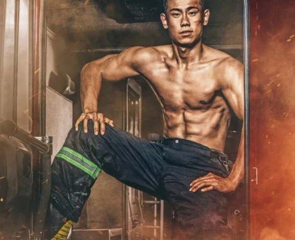 中国消防员肌肉大片出炉,满屏都是荷尔蒙,他们才是真正的男神!