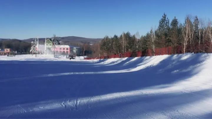 团购滑雪票加格达奇映山红滑雪场与您相约雪上飞翔