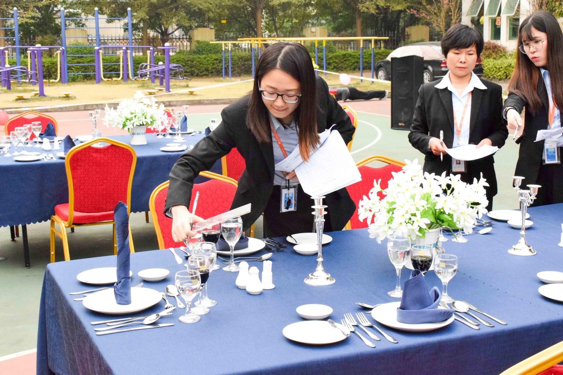 头条丨珠海一职实验学校第一届西餐宴会摆台大赛完美落幕!