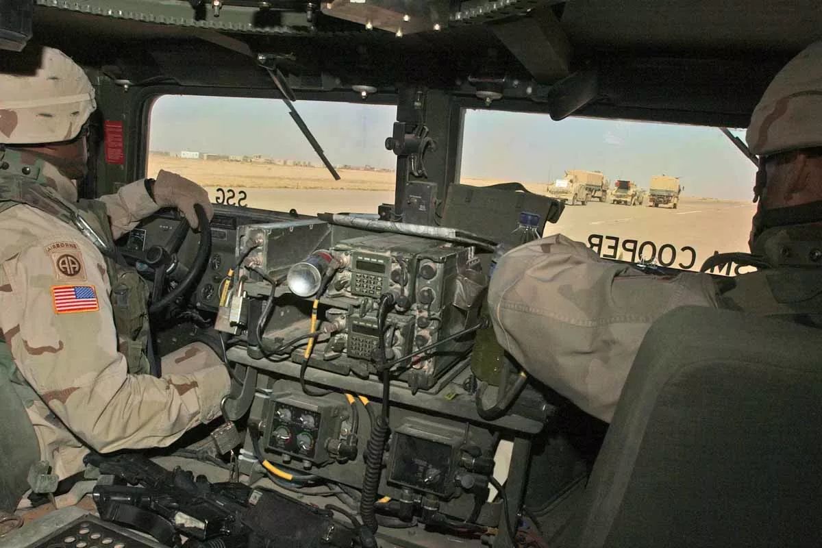 美国陆军装备"辛嘎斯"单信道地面与机载无线电系统