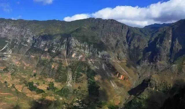 有网友表示:本人刚好去过,属昆明市禄劝县雪山乡地界,确实险要,关键是