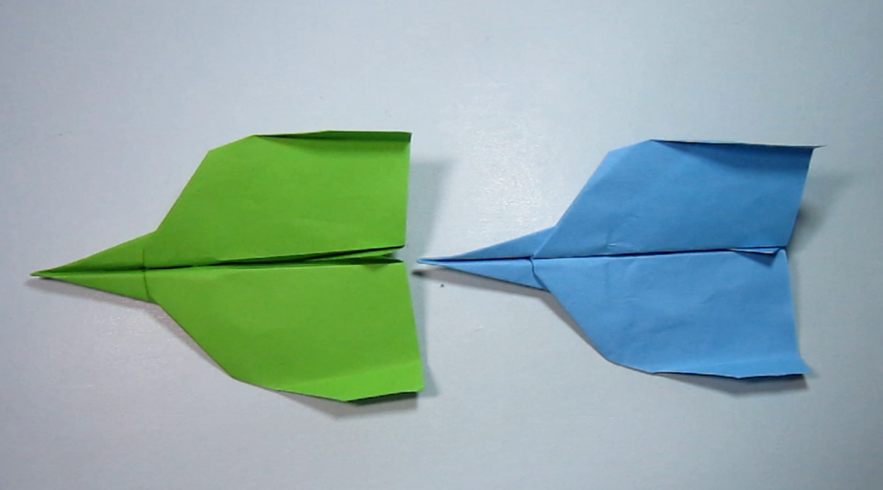简单的手工折纸飞机:折纸飞机飞得远